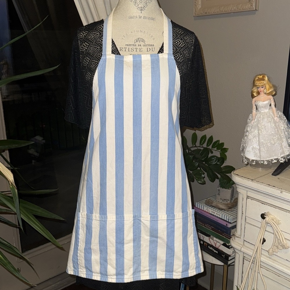 Blue & white Apron vertical striped apron two front pockets tie back one size - Picture 1 of 12